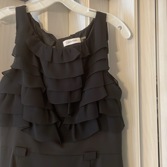 Calvin Klein Black Dress. Good pre-owned condition. Size 8. - Picture 2 of 4